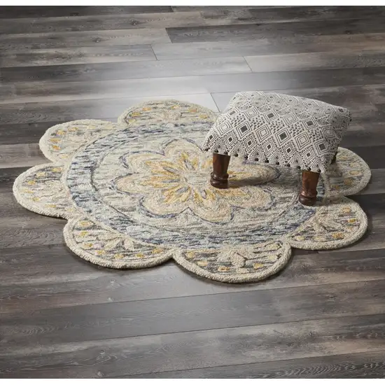 4' Beige Round Wool Floral Hand Tufted Area Rug Photo 7