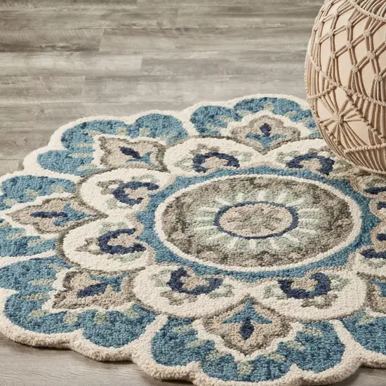 5' Blue and Ivory Round Wool Floral Hand Tufted Area Rug Photo 4