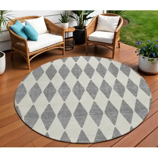 8' Gray Round Geometric Washable Indoor Outdoor Area Rug Photo 1