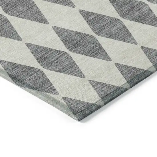 8' Gray Round Geometric Washable Indoor Outdoor Area Rug Photo 4