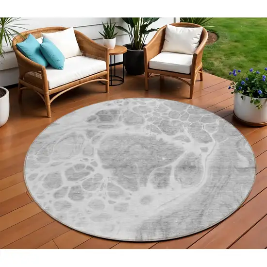 8' Gray Silver And Ivory Round Nautical Washable Indoor Outdoor Area Rug Photo 1