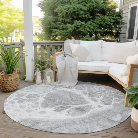 8' Gray Silver And Ivory Round Nautical Washable Indoor Outdoor Area Rug Photo 6