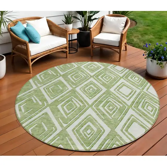 8' Green And Ivory Round Geometric Washable Indoor Outdoor Area Rug Photo 1