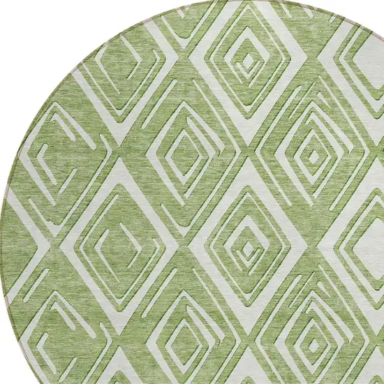 8' Green And Ivory Round Geometric Washable Indoor Outdoor Area Rug Photo 4