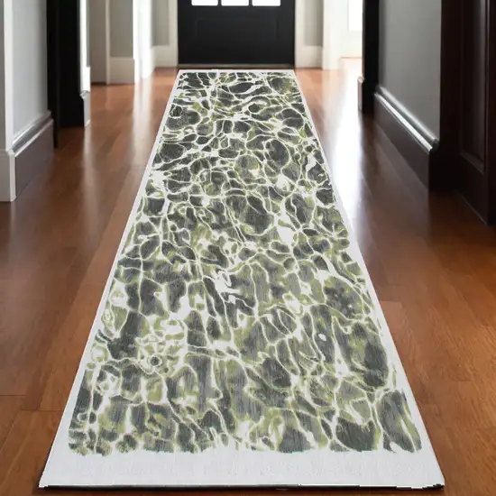 10' Green and White Abstract Non Skid Area Rug Photo 1