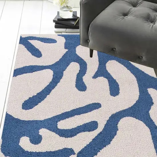 8' Ivory And Blue Runner Rug Photo 3