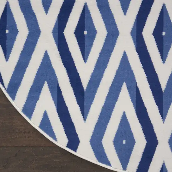 8' Ivory and Blue Geometric Round Rug Photo 4