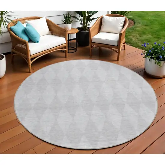 8' Pewter Round Geometric Washable Indoor Outdoor Area Rug Photo 1