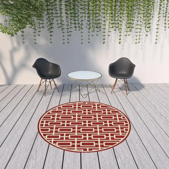 8' Red Round Geometric Stain Resistant Indoor Outdoor Area Rug Photo 3