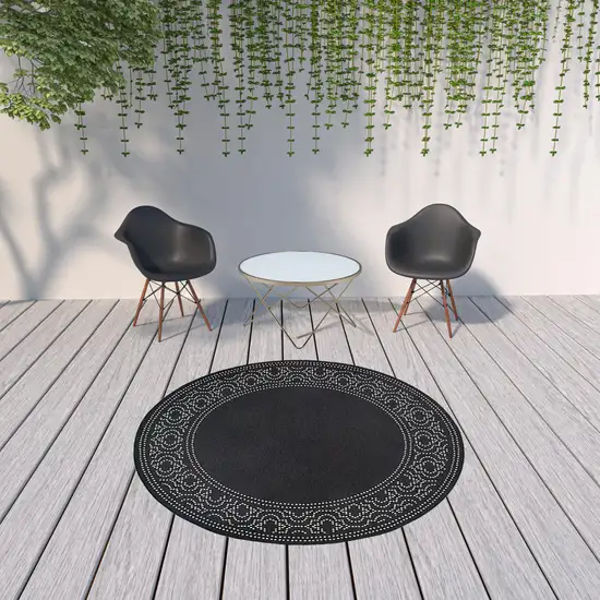 8' Round Black Round Stain Resistant Indoor Outdoor Area Rug Photo 2