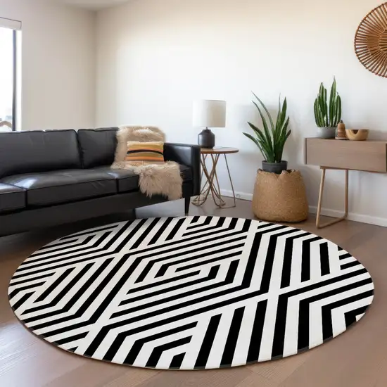 8' Round Black and White Round Geometric Washable Non Skid Indoor Outdoor Area Rug Photo 9