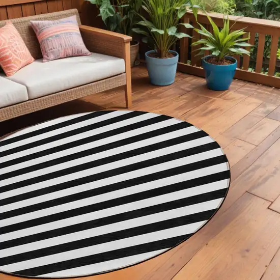 8' Round Black and White Round Striped Washable Non Skid Indoor Outdoor Area Rug Photo 1