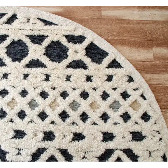 4' Round Blue and Cream Decorative Area Rug Photo 4