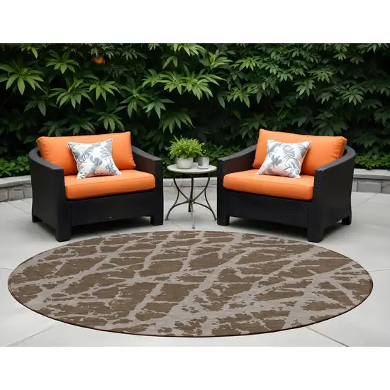 8' Round Brown Round Abstract Washable Non Skid Indoor Outdoor Area Rug Photo 1