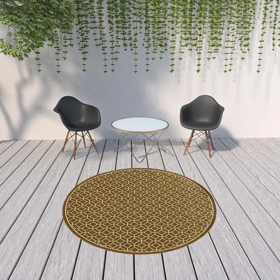 8' Round Brown Round Geometric Stain Resistant Indoor Outdoor Area Rug Photo 2