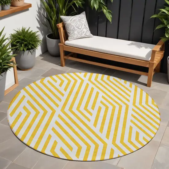 8' Round Gold and White Round Geometric Washable Non Skid Indoor Outdoor Area Rug Photo 1