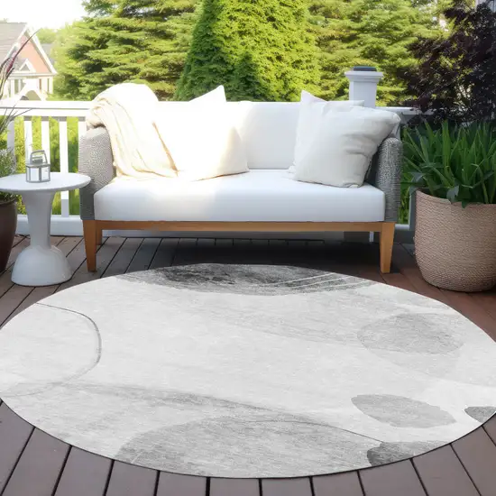 8' Round Gray and Light Gray Round Abstract Washable Non Skid Indoor Outdoor Area Rug Photo 8