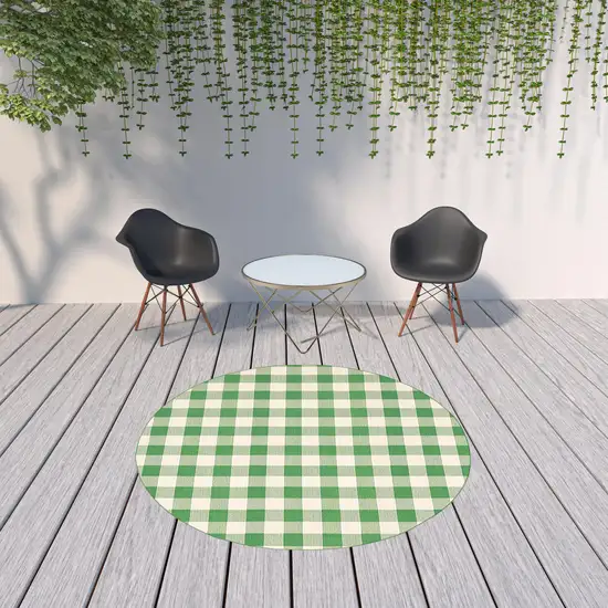 8' Round Green Round Geometric Stain Resistant Indoor Outdoor Area Rug Photo 2