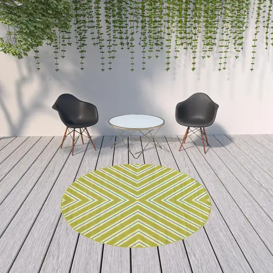 8' Round Green Round Geometric Stain Resistant Indoor Outdoor Area Rug Photo 2