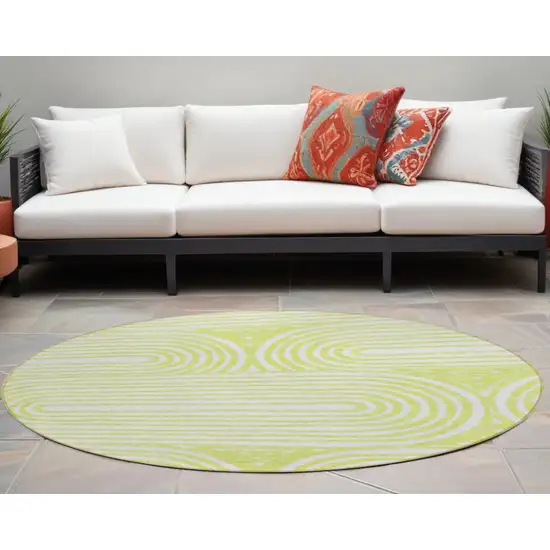 8' Round Green and White Round Abstract Washable Non Skid Indoor Outdoor Area Rug Photo 1