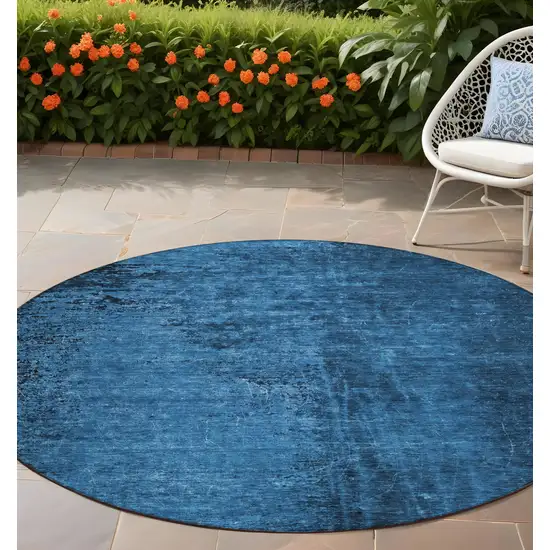 8' Round Navy Blue Round Abstract Washable Non Skid Indoor Outdoor Area Rug Photo 1