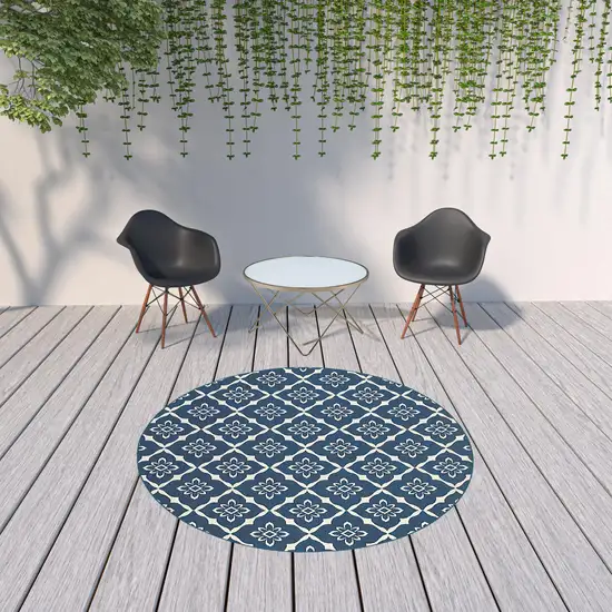 8' Round Navy Round Floral Stain Resistant Indoor Outdoor Area Rug Photo 2