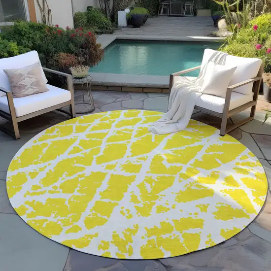 8' Round Yellow and White Round Abstract Washable Non Skid Indoor Outdoor Area Rug Photo 9