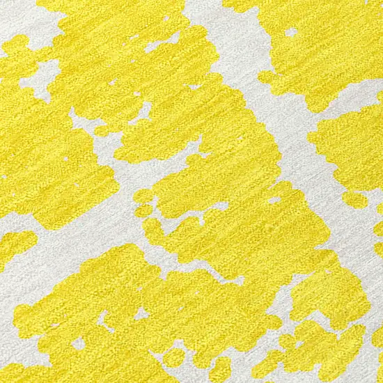 8' Round Yellow and White Round Abstract Washable Non Skid Indoor Outdoor Area Rug Photo 8