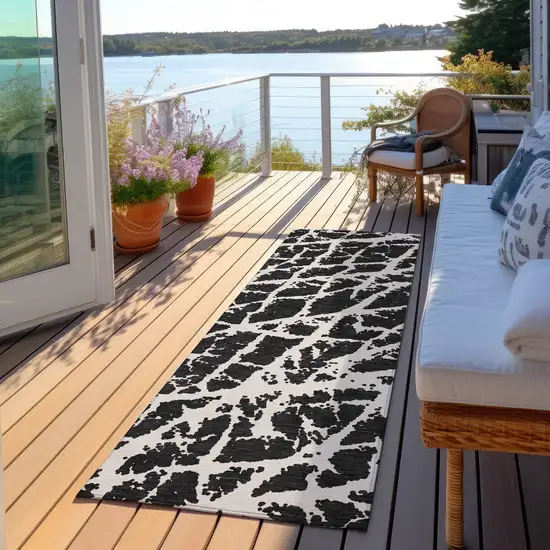 8' Runner Black and White Abstract Washable Non Skid Indoor Outdoor Runner Rug Photo 8