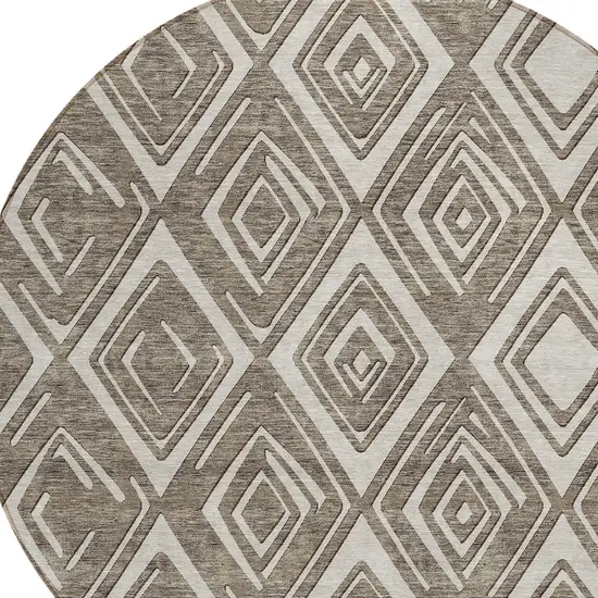 8' Taupe And Beige Round Geometric Washable Indoor Outdoor Area Rug Photo 4