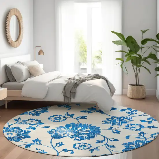 8' White And Denim Blue Round Floral Washable Indoor Outdoor Area Rug Photo 7