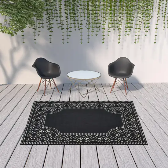 6' X 9' Black Stain Resistant Indoor Outdoor Area Rug Photo 2