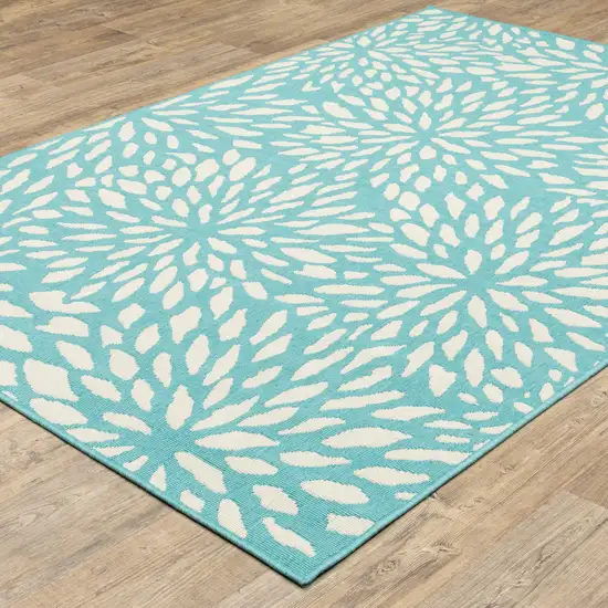 6' X 9' Blue Floral Stain Resistant Indoor Outdoor Area Rug Photo 5