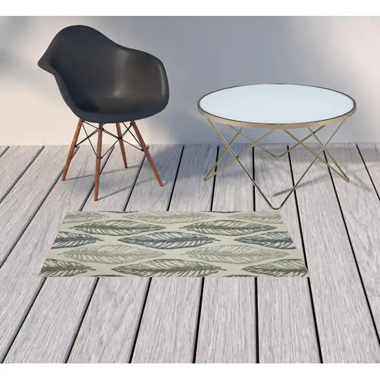 2' X 3' Floral Stain Resistant Indoor Outdoor Area Rug Photo 2