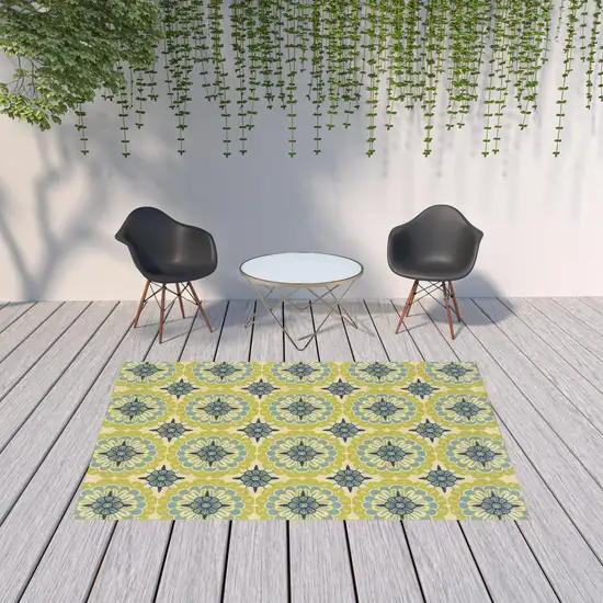 6' X 9' Green Floral Stain Resistant Indoor Outdoor Area Rug Photo 2