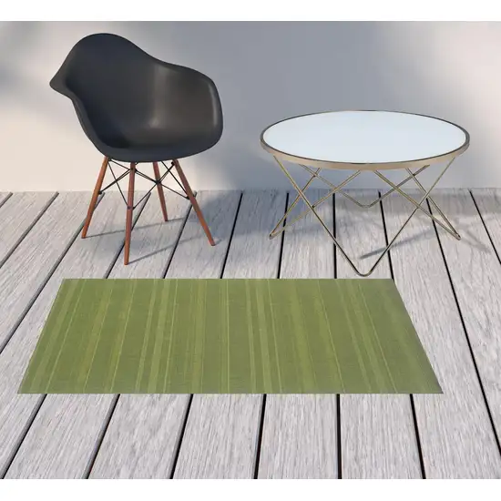 3' X 5' Green Stain Resistant Indoor Outdoor Area Rug Photo 2