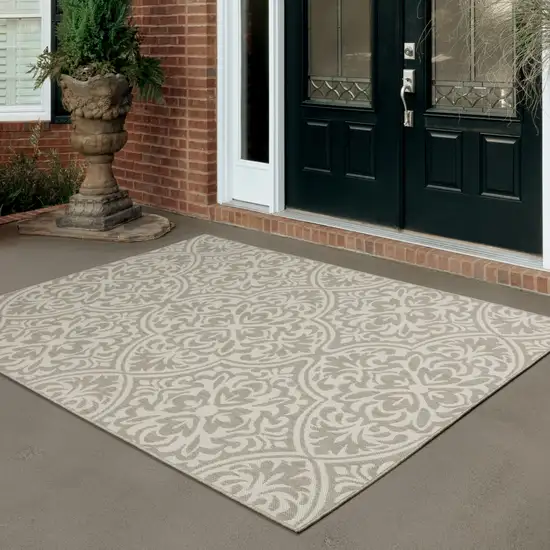 6' X 9' Grey Floral Stain Resistant Indoor Outdoor Area Rug Photo 7