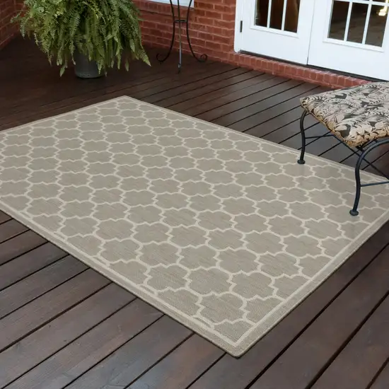 6' X 9' Grey Geometric Stain Resistant Indoor Outdoor Area Rug Photo 4