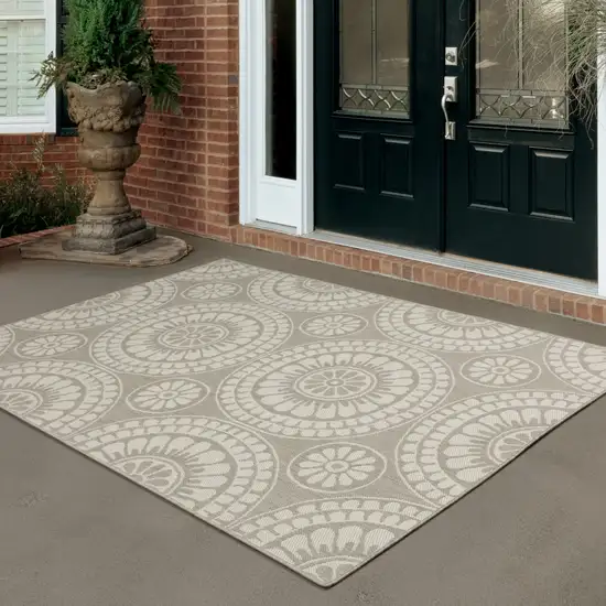 6' X 9' Grey Geometric Stain Resistant Indoor Outdoor Area Rug Photo 6