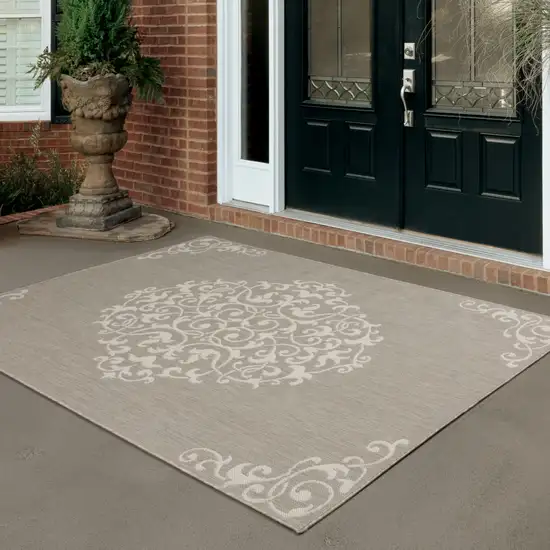 6' X 9' Grey Oriental Stain Resistant Indoor Outdoor Area Rug Photo 8