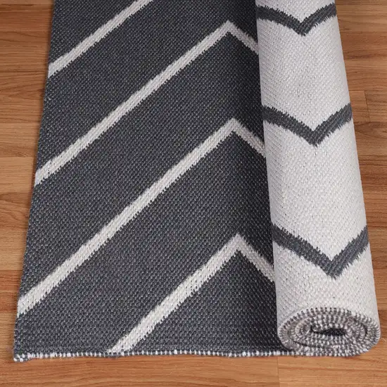 5' X 7' Grey Waves Stain Resistant Indoor Outdoor Area Rug Photo 5