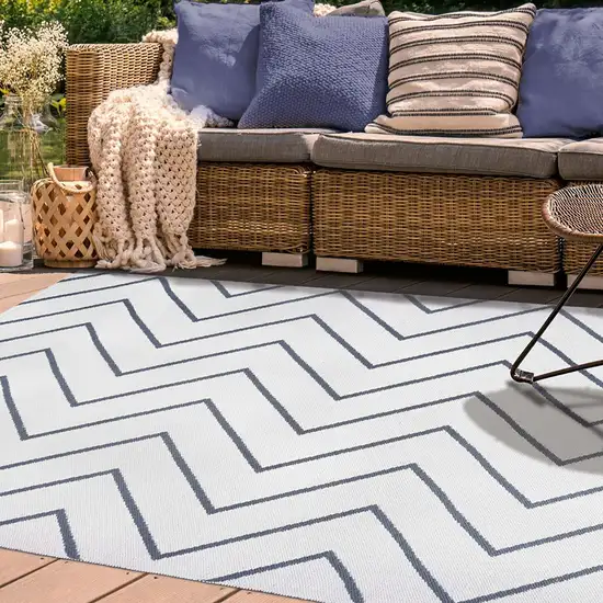 5' X 7' Ivory Waves Stain Resistant Indoor Outdoor Area Rug Photo 6