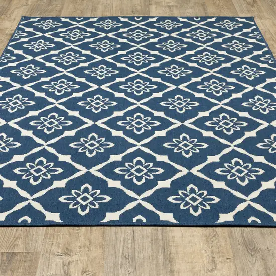 6' X 9' Navy Floral Stain Resistant Indoor Outdoor Area Rug Photo 9