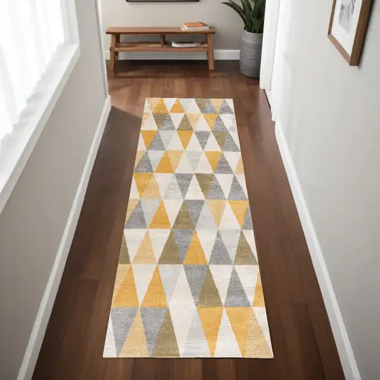 8' Yellow Round Geometric Washable Non Skid Area Rug Photo 1