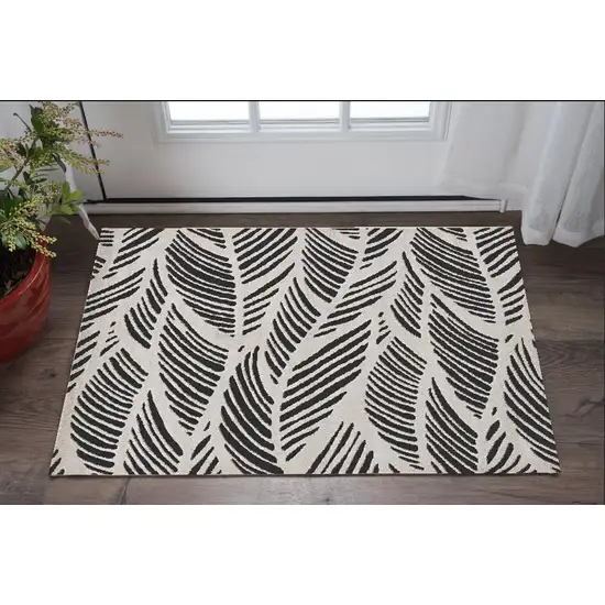 3'X5' Black White Machine Woven Uv Treated Tropical Palm Leaves Indoor Outdoor Area Rug Photo 1