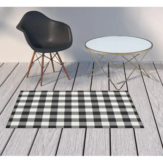 3'x5' Black and Ivory Gingham Indoor Outdoor Area Rug Photo 10