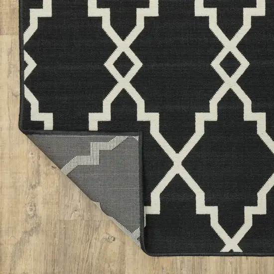 4'x6' Black and Ivory Trellis Indoor Outdoor Area Rug Photo 8