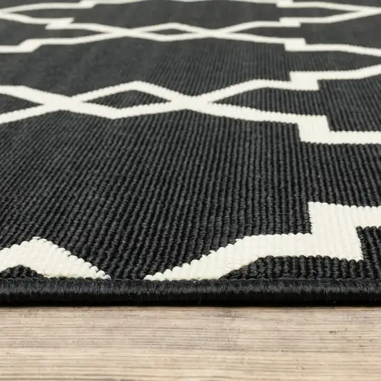 4'x6' Black and Ivory Trellis Indoor Outdoor Area Rug Photo 3