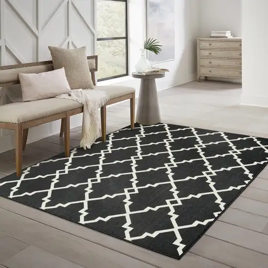 4'x6' Black and Ivory Trellis Indoor Outdoor Area Rug Photo 6