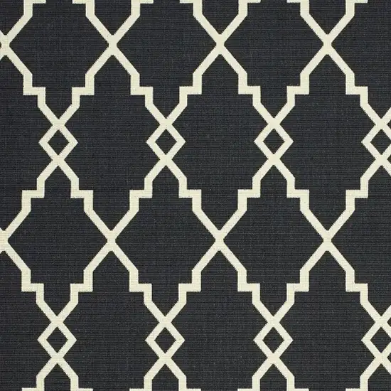 2'x4' Black and Ivory Trellis Indoor Outdoor Area Rug Photo 10